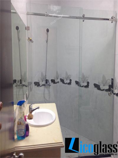 VÁCH TẮM KÍNH CỬA TRƯỢT TẠI THCS ĐOÀN THỊ ĐIỂM 