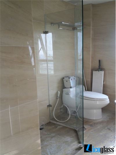 VÁCH TẮM KÍNH 180 ĐỘ  NHÀ PHỐ 805 TRUNG KÍNH 