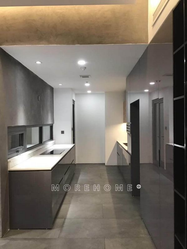 Hình ảnh của công trình thi công hoàn thiện tủ bếp hiện đại để trang bị cho căn hộ penthouse cao cấp Skylake Phạm Hùng tại Hà Nội đã hoàn thành.